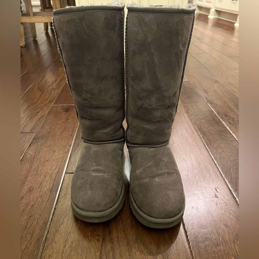 COPY - Uggs size 9 great condition